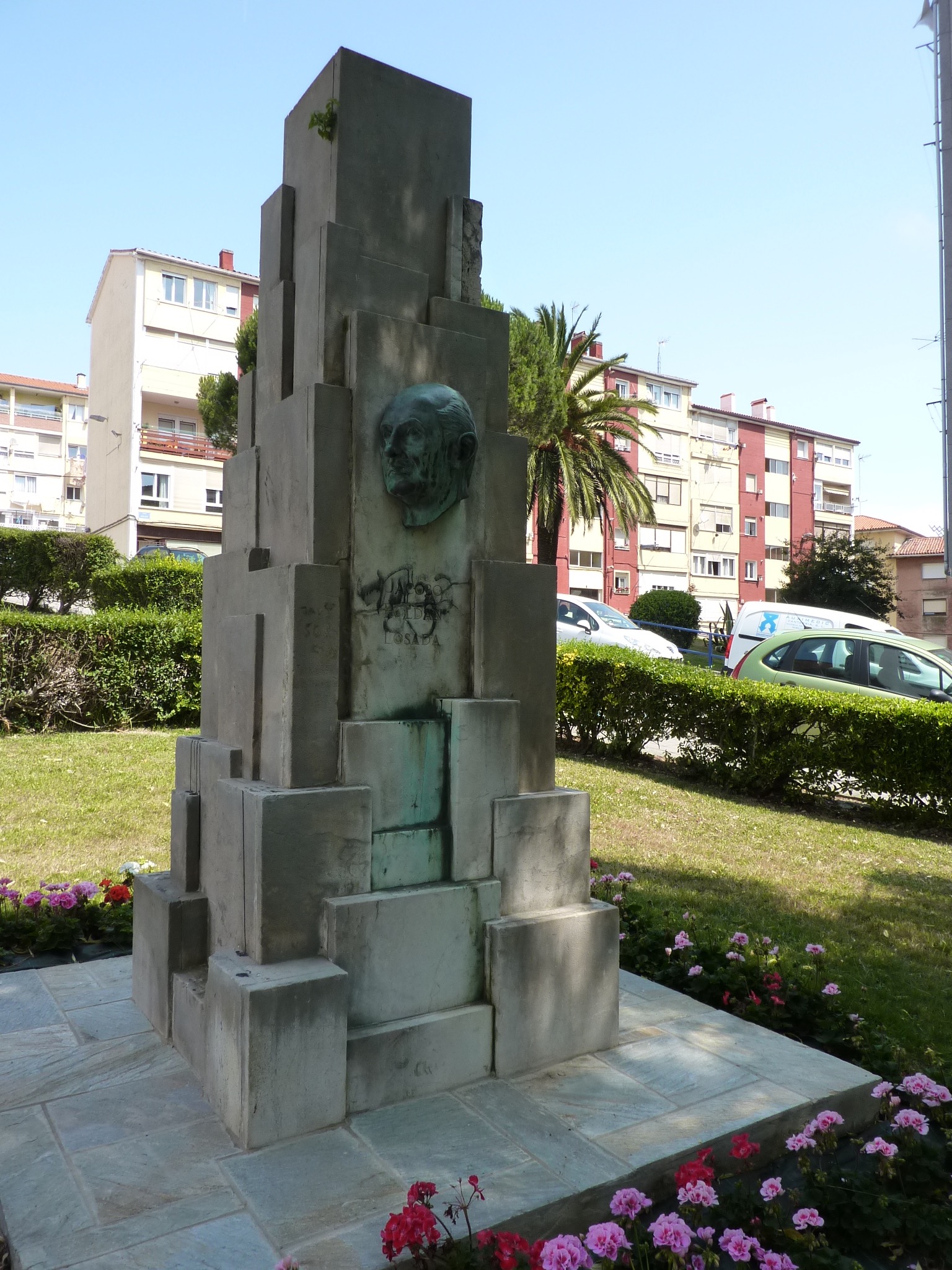 Monumento a Jacobo Roldán Losada