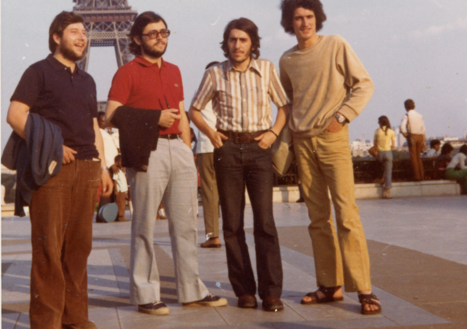Victoriano Fernández, Pedro Vega, Víctor Gijón y 'Pati' Alonso en París en 1973.