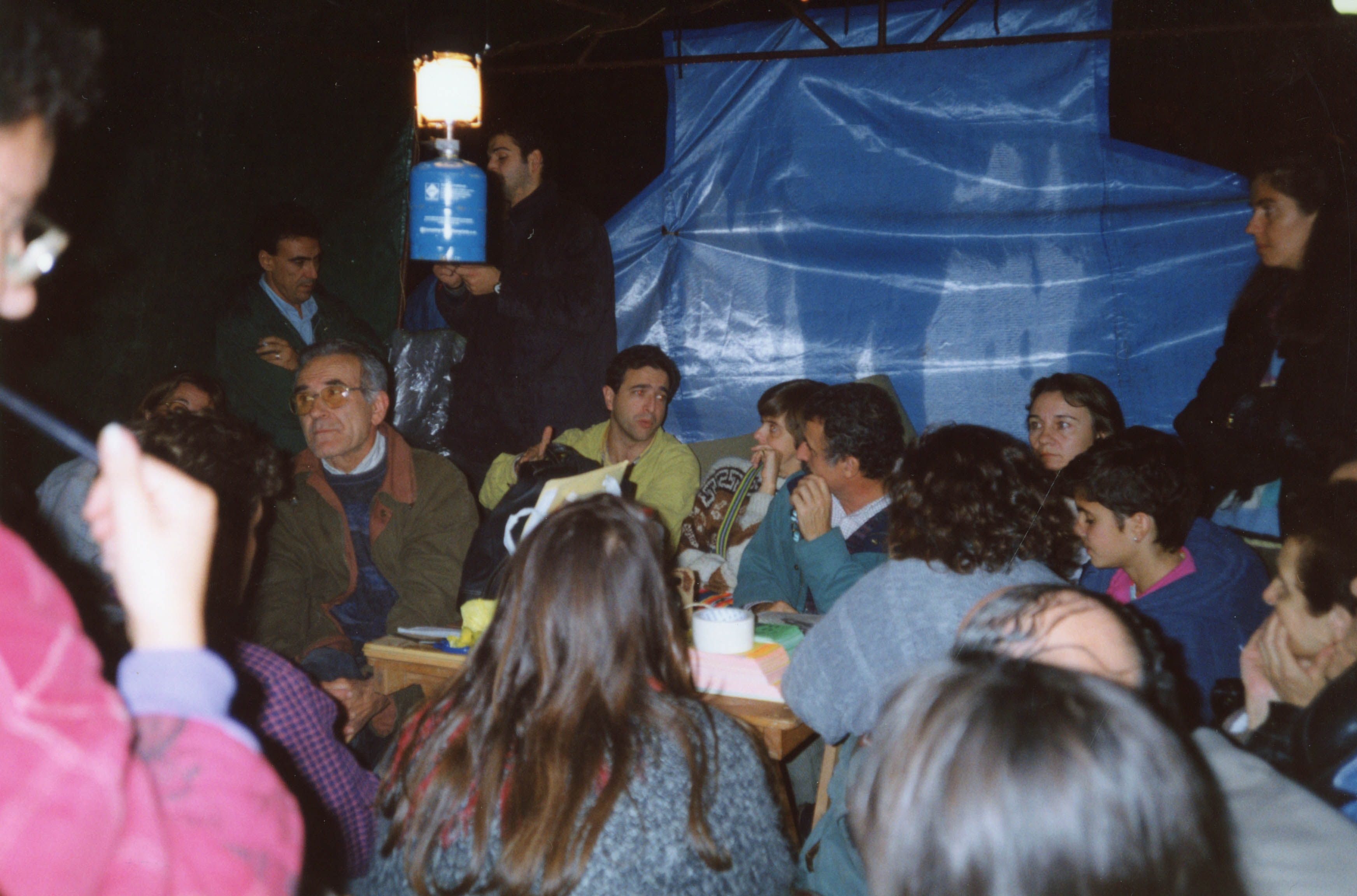 Todas las noches se celebraba una asamblea para decidir las actuaciones que iban a realizar en los días siguientes. Colección Marisol Payá/Desmemoriados
