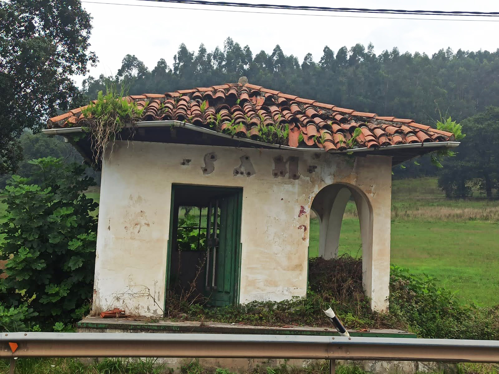 Estado actual del puesto de recogida de SAM en Parbayón, Piélagos. Archivo Desmemoriados
