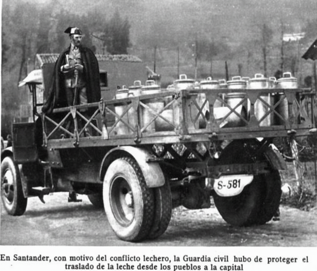 La guardia civil protege un furgón lechero. Mundo-grafico-Madrid-1934