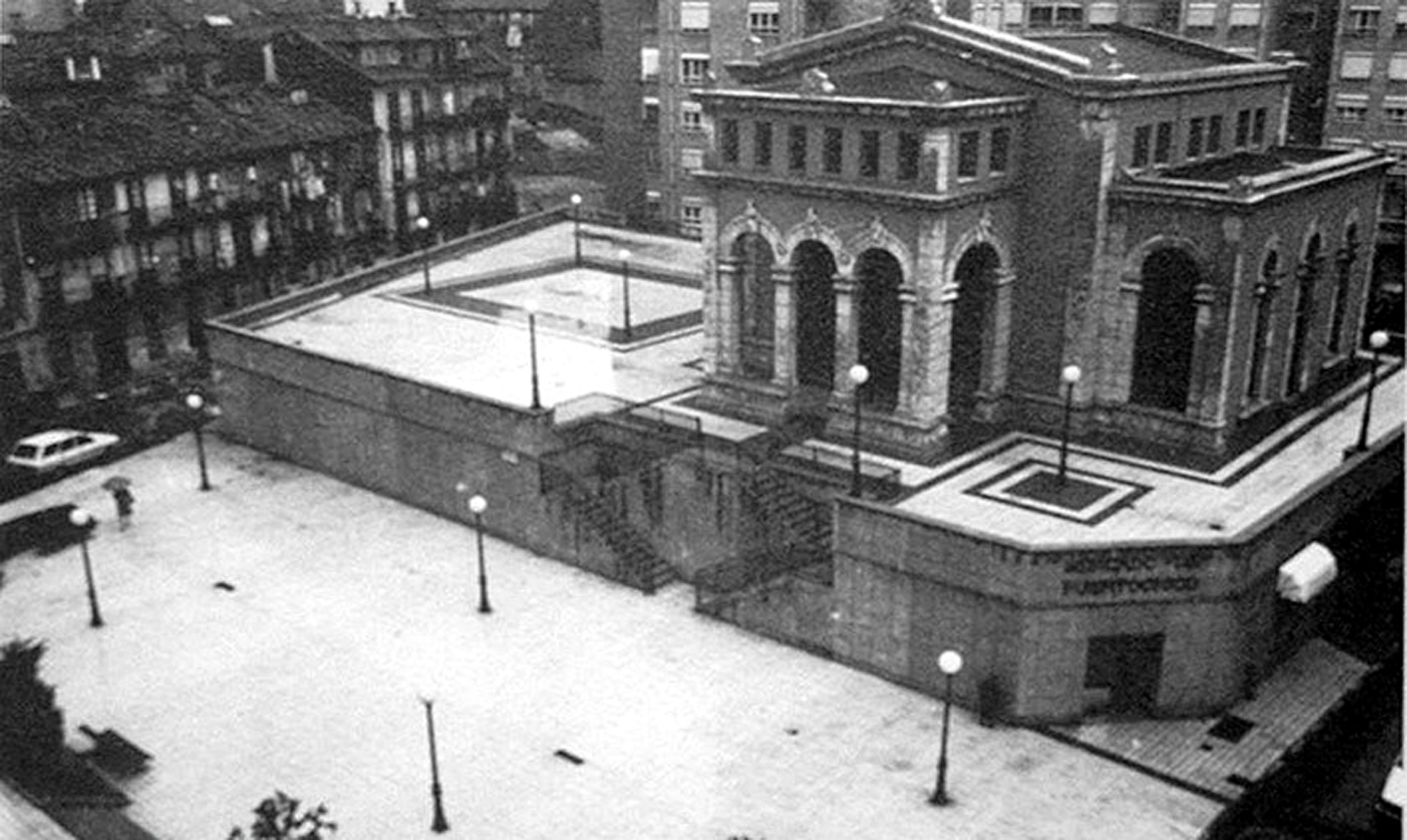 Centro Cultural Dr. Madrazo y mercado de Puertochico en los años ochenta del siglo XX