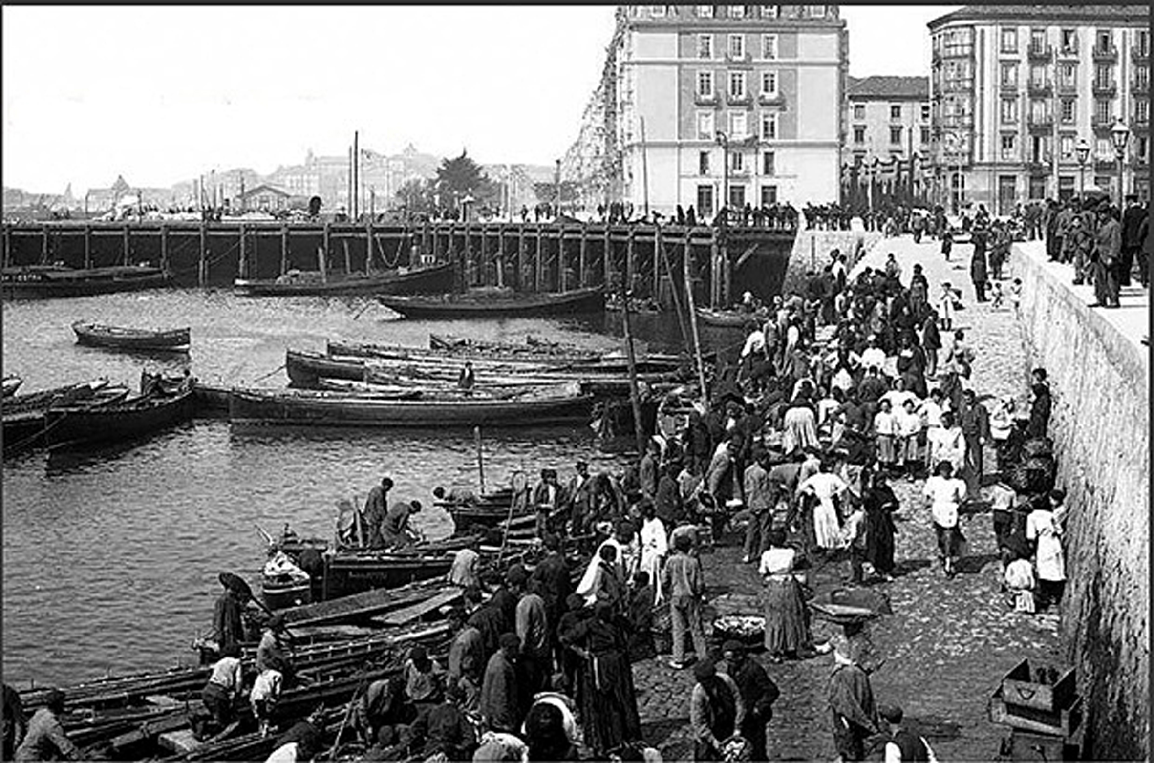 1909-1914. Descarga de la pesca en la rampa de Puertochico