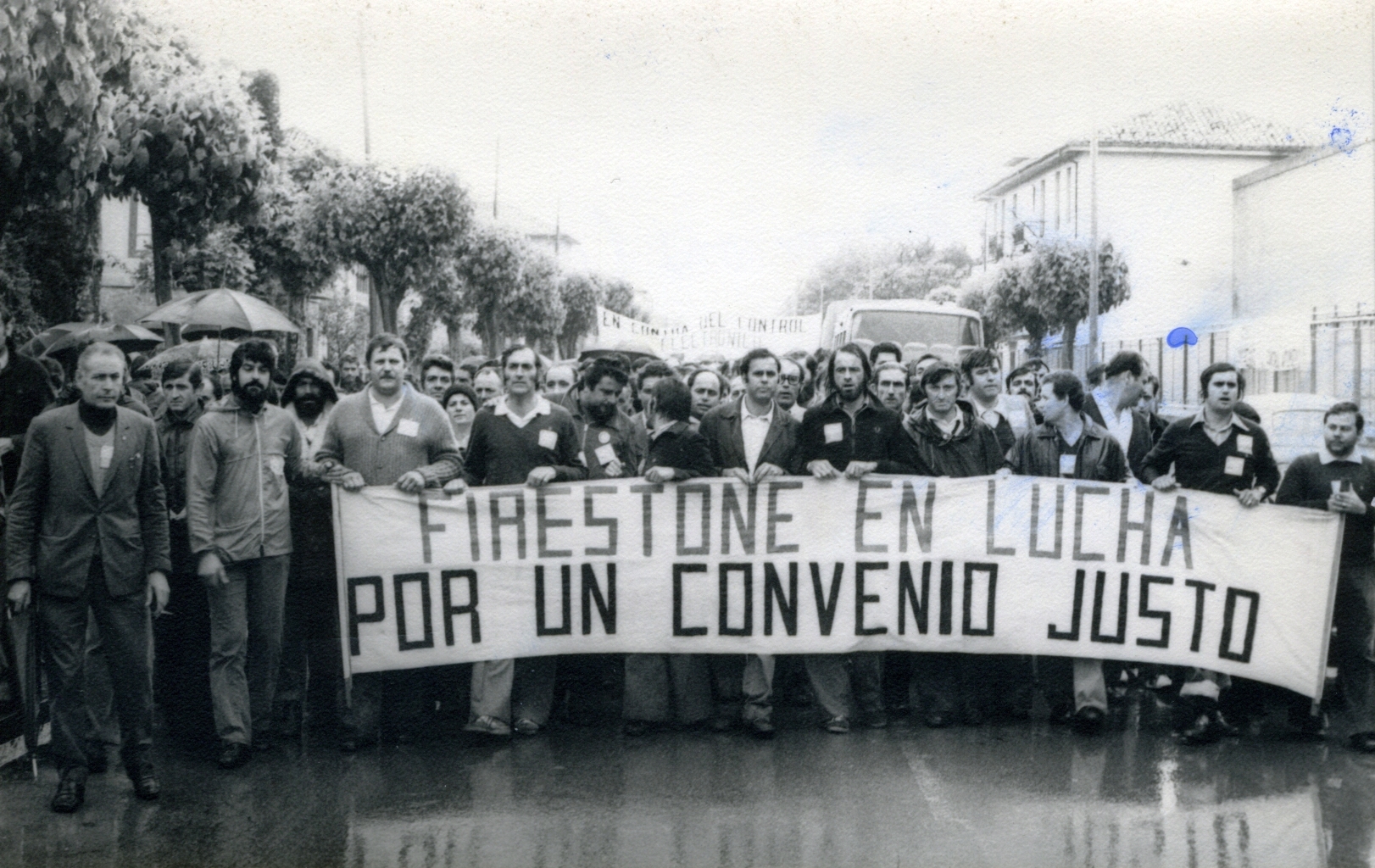 Manifestación de los trabajadores de Firestone durante la lucha por el convenio colectivo en mayo de 1978. Archivo PTE Cantabria/Desmemoriados